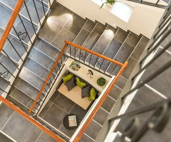 Konukevi Seabed Split